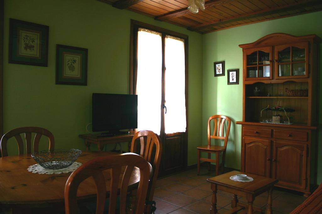 Apartamentos Casa Gallan Sarvisé Habitación foto