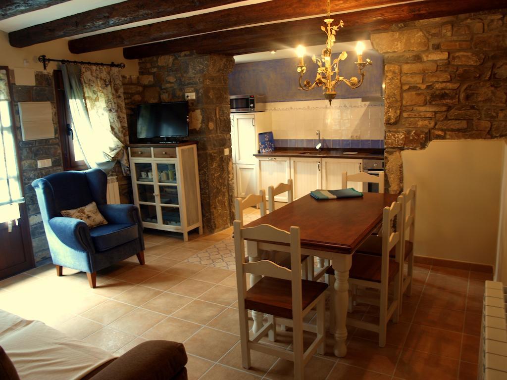 Apartamentos Casa Gallan Sarvisé Habitación foto