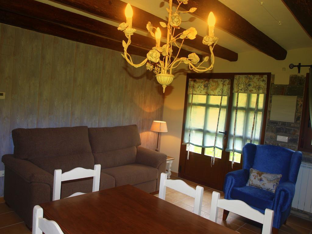 Apartamentos Casa Gallan Sarvisé Habitación foto
